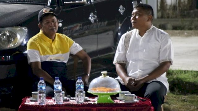 Bupati Soppeng Andi Kaswadi Razak, bersama Dandim 1423 Soppeng Letkol Arm. Fajar Catur Prasetyo, berdiskusi untuk mensukseskam TMMD 106, minggu (29/09/2019) malam.