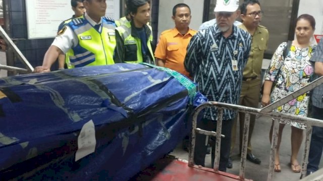Beberapa jenazah warga Sulsel korban kerusuhan Wamena Papua tiba di Bandara Sultan Hasanuddin Makassar, Sabtu (28/09/2019).