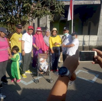 Bak Artis, Deng Ical Jadi Rebutan Foto di Jalan Santai Warga BTN Tirasa Sudiang