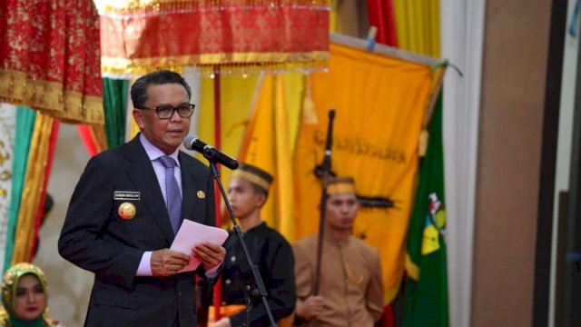 Gubernur Sulsel Prof. Nurdin Abdullah, memberikan sambutan saat menghadiri penobatan Brigjen Polisi (Purn) Andi Achmad Aflus Mapparessa sebagai Karaeng Turikale, di Gedung Serbaguna Pemkab&nbsp;Maros, Jl Asoka, Kecamatan Turikale,&nbsp;Maros, Kamis (05/09/2019).