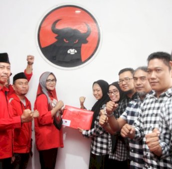 Mantap Maju di Pilwali Makassar, Anak Ketua Yayasan Wakaf UMI daftarkan Deng Ical ke PDIP