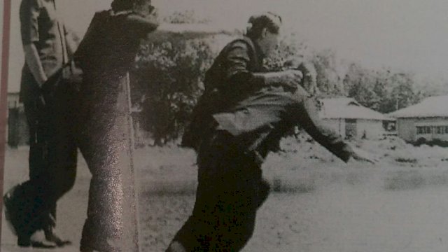 (FOTO: Diabadikan Pada pada Tahun 1970 di Danau Unhas)