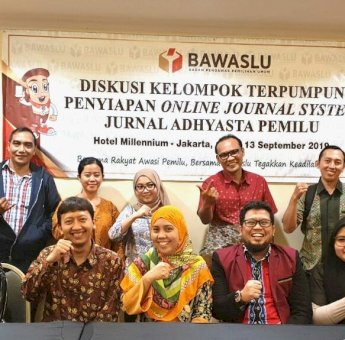 Pengelola Jurnal FKG Unhas jadi Pembicara di Jurnal Bawaslu RI