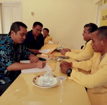 Maju di Pilkada Soppeng 2020, Haerudding Tahang Daftar Ke Partai Golkar