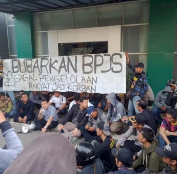 Dianggap Sebagai ‘Alat Sedot’ Uang Rakyat, Mahasiswa Makassar Desak Presiden Bubarkan BPJS Kesehatan