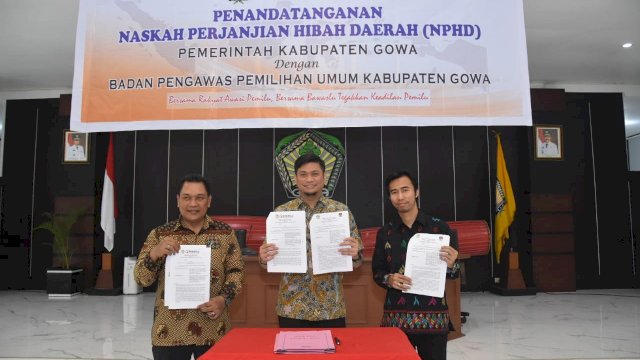 Pilkada 2020, Pemkab Gowa Serahkan Dana Hibah ke Bawaslu dan KPU