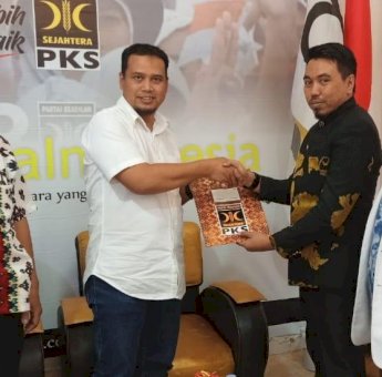 Kembalikan Formulir Dihari Guru Internasional, MRR Yakin Diusung PKS di Pilkada Maros