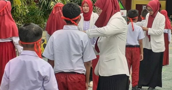 IAI Perkenalkan Penggunaan Obat, Anak SD di Soppeng Jadi Apoteker Cilik