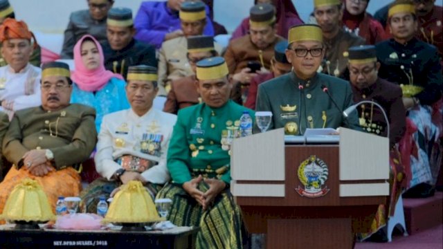 Gubernur Sulsel Prof. Nurdin Abdullah, memberikan sambutan pada Rapat Paripurna DPRD Sulsel HUT Sulsel Ke 350, Sabtu (19/10/2019).