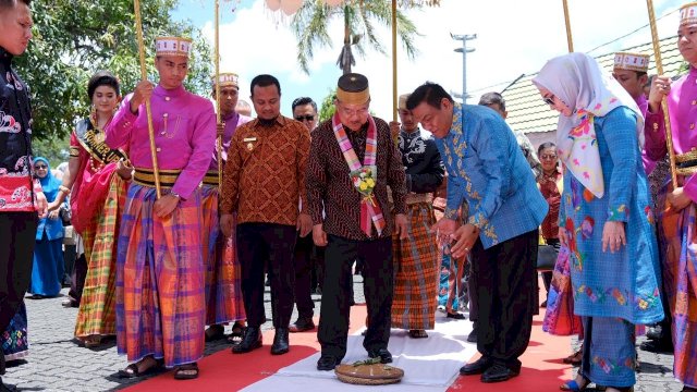 Andi Sudirman Dampingi Wapres Jusuf Kalla Pulang Kampung di Bone