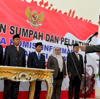 Lantik Komisioner KIP Sulsel, Gubernur NA: KIP Harus Diberikan Fasilitas yang Layak