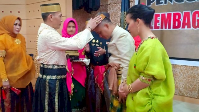 Kado Istimewa Dari Raja Gowa, AKBP Shinto Jadi Orang Luar Gowa Pertama Bergelar Pa&#8217;Daengan