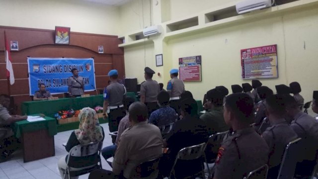 Dua Oknum Polisi Kekerasan Jurnalis Makassar Jalani Sidang Disiplin
