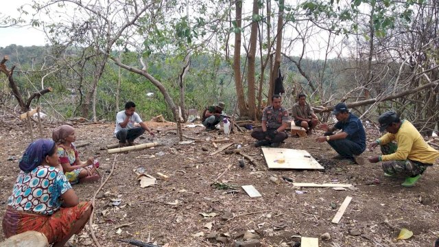 Polisi Temui Warga, Bahas Kebakaran Hutan dan Lahan di Pattalassang Gowa