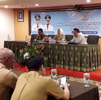 Disdukcapildalduk KB Sulsel Terbitkan Buku KIE KB Berbasis Kearifan Lokal