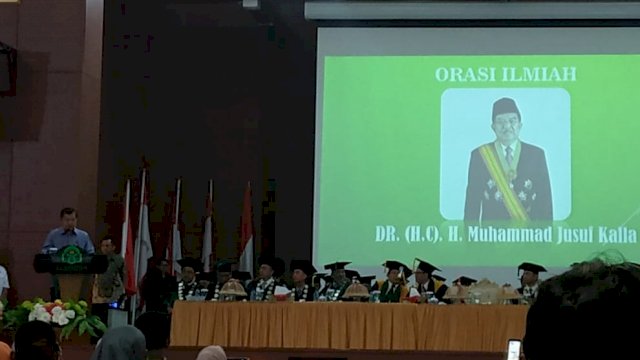 Mantan Wakil Presiden RI, Jusuf Kalla, memberikan sambutan pada Milad Ke-54 UIN Alauddin Makassar, Rabu (13/11/2019).