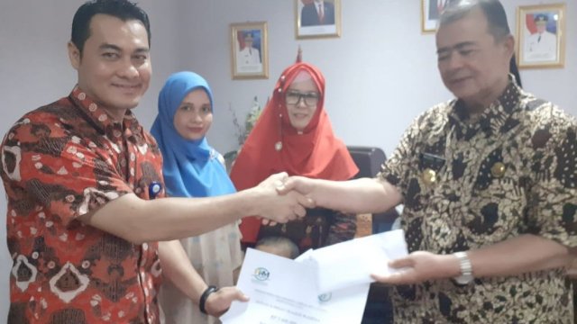 Wujud Kepedulian, ADPI Serahkan Bantuan untuk Korban Tragedi Wamena