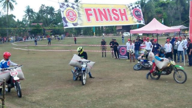 Lomba Taksi gabah (motor pengangkut gabah), di Lapangan Laside Dabbare Pattojo, Kecamatan Liliriaja, Kabupaten Soppeng, Sabtu (24/08/2019).