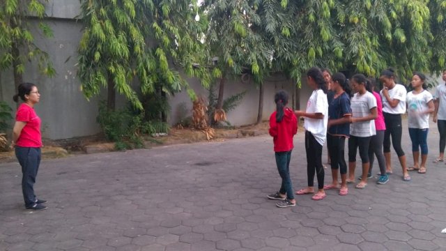 Shoko Asal Jepang Bantu Selvy Latih Renang Indah