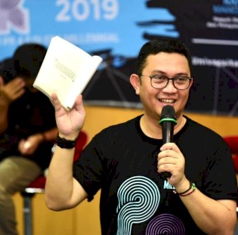 Di Hadapan Ratusan Mahasiswa, Devo Khaddafi dan OJK Bagi Tips Strategi PR di Era Digital