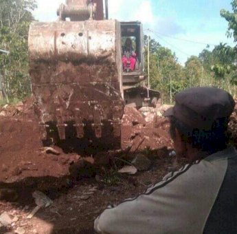Tepati Janji, Wagub Sulsel Turunkan Alat Berat Bantu Pembuatan Jalan di Kindang Bulukumba