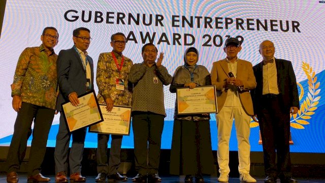 Nurdin Abdullah Sabet Penghargaan Leader Regional Enterpreneur Award