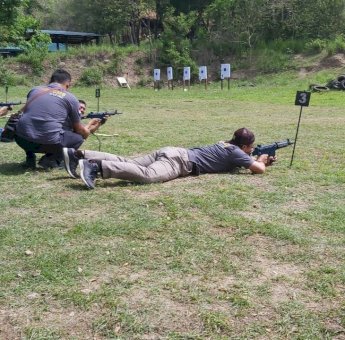 Sinergitas Kodim 1405/Mlts dengan Bea Cukai Parepare, Latihan Menembak Bersama