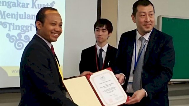 Dekan FKG Unhas Jadi Pembicara di Okayama University Jepang