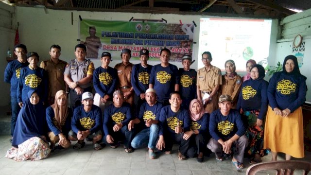 Munculkan Icon Mattabulu Soppeng, Pemdes Wajibkan Setiap Kepala Keluarga Tanam 50 Pohon Kopi