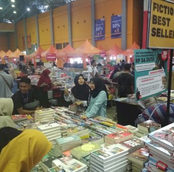 Bazar Buku Big Bad Wolf Makassar 2019 Berikan Diskon Besar-besaran Hingga 80 Persen