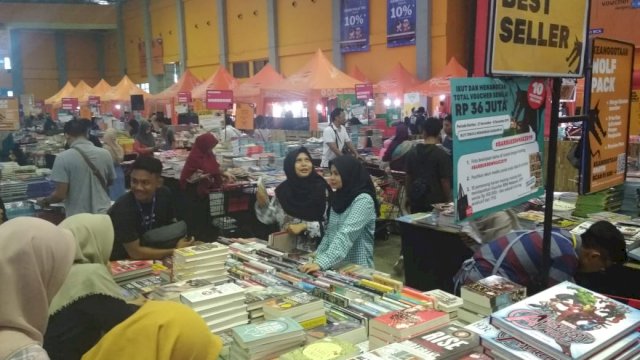 Bazar Buku Big Bad Wolf Makassar 2019 Berikan Diskon Besar-besaran Hingga 80 Persen