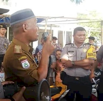 Bau Busuk Menyengat, Lingkar Gelar Demo di Dinas Kelautan dan Perikanan Polman