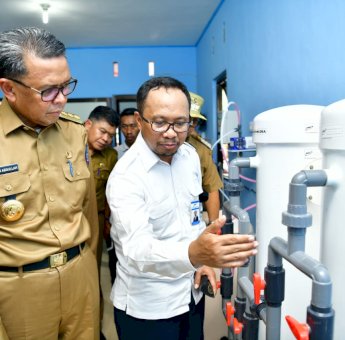 Kunjungi Warga Pulau, Nurdin Abdullah Resmikan Keran Air Siap Minum