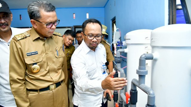 Kunjungi Warga Pulau, Nurdin Abdullah Resmikan Keran Air Siap Minum