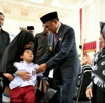 Gubernur Sulsel berikan Penghargaan untuk Disabilitas Berprestasi