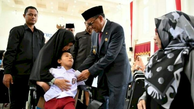 Gubernur Sulsel berikan Penghargaan untuk Disabilitas Berprestasi