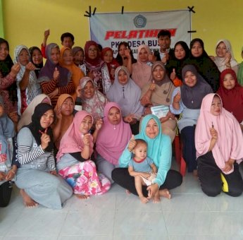 Berdayakan Anggota PKK, Kepala Desa Bussu Polman Gelar Pelatihan Pembuatan Gula-gula