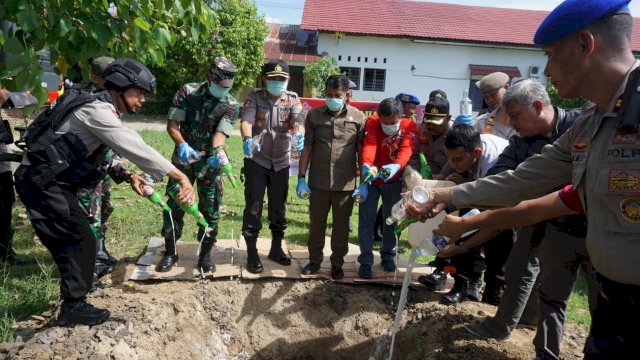 Natal 2019, Polres Polman Musnahkan Ratusan Botol Miras