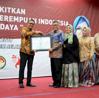 Di Hadapan 24 Bupati/Wali Kota, NA Kukuhkan Forum Anak Sulsel