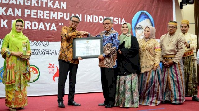 Di Hadapan 24 Bupati/Wali Kota, NA Kukuhkan Forum Anak Sulsel