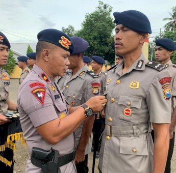 Danyon C Pelopor Brimobda Sulsel Lepas Anggota Mutasi ke Polres Bone