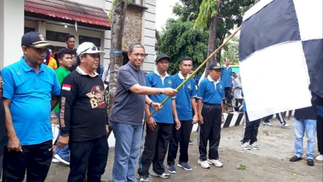 Hari Amal Bakti 74 Kemenag Wajo Dihiasi Gerak Jalan Sehat Antar Umat Beragama