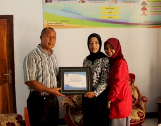 Mahasiswa Mbojo Motivasi Siswa Miskin untuk Kuliah