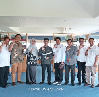 Terima Haerul Pembuat Pesawat, Rektor Unhas: Teruslah Bekerja dan Berkarya