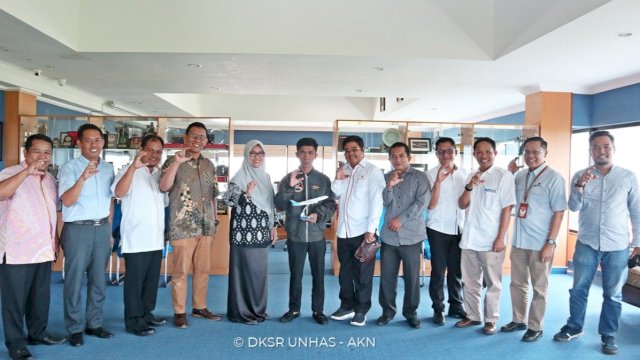 Terima Haerul Pembuat Pesawat, Rektor Unhas: Teruslah Bekerja dan Berkarya