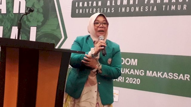 Rektor UIT DR. Andi Maryam, memberikan sambutan pada Seminar Nasional Fakultas Farmasi UIT, Sabtu (25/01/2020).