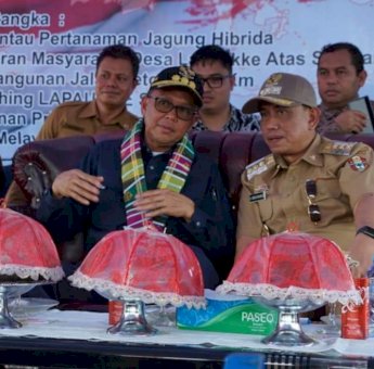Ini yang Dilakukan Gubernur NA Saat Kunjungan di Lapaukke Wajo