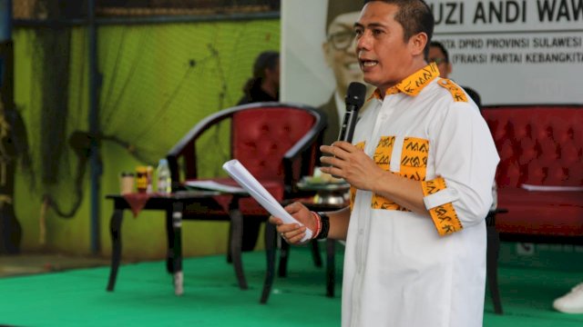 Syamsu Rizal (Deng Ical) menjadi Narasumber pada Sosialisasi Perda Kepemudaan yang digelar oleh Anggota DPRD Sulsel Fauzi Andi Wawo, Rabu (29/01/2020).