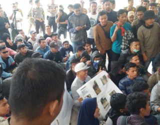 Masyarakat Tutar Tuntut Bupati Polman Penuhi Janji Perbaiki Jalan