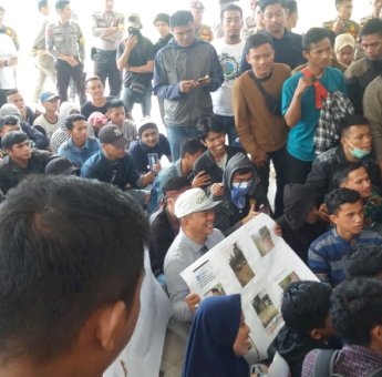 Masyarakat Tutar Tuntut Bupati Polman Penuhi Janji Perbaiki Jalan